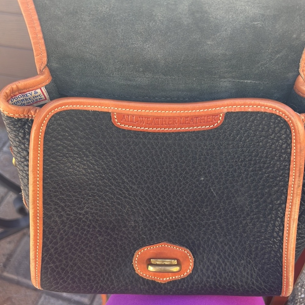 Dooney & Bourke leather shoulder purse - Picture 6 of 7